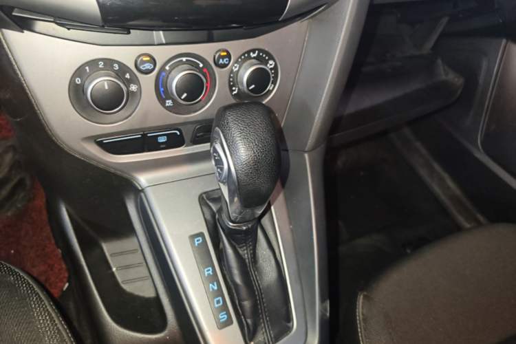 Used Ford Focus 2012 Hatchback 1.6L Automatic Comfort Model Gear Lever