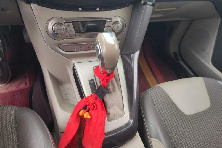 Used Ford Focus 2012 Hatchback 1.6L Automatic Fashion Edition Gear Lever