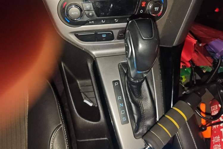 Used Ford Focus 2012 Sedan 1.6L Automatic Comfort Model Gear Lever