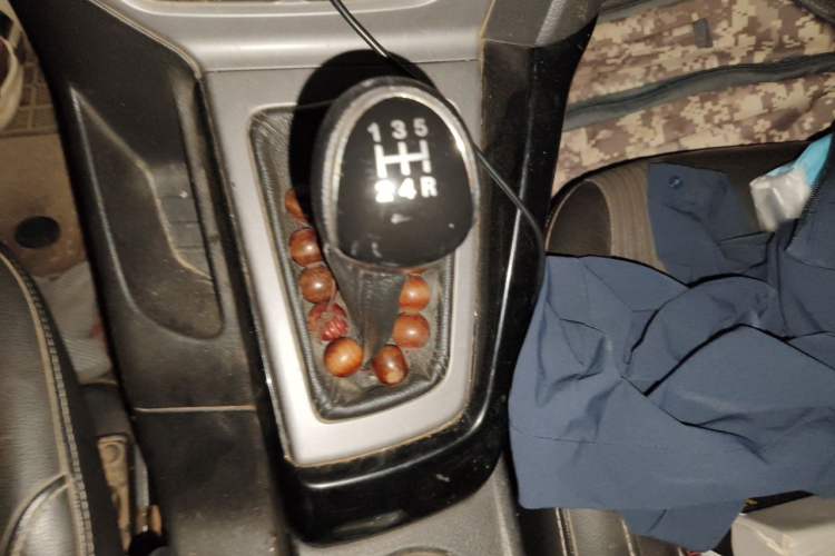 Used Ford Focus 2012 Sedan 1.6L Manual Fashion Edition Gear Lever