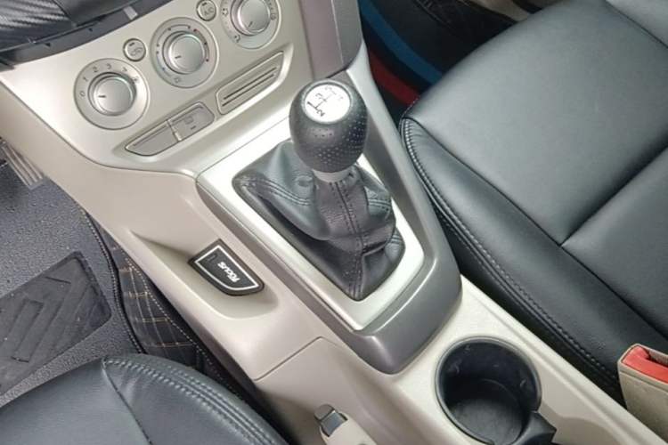 Used Ford Focus 2012 Sedan 1.6L Manual Comfort Model Gear Lever