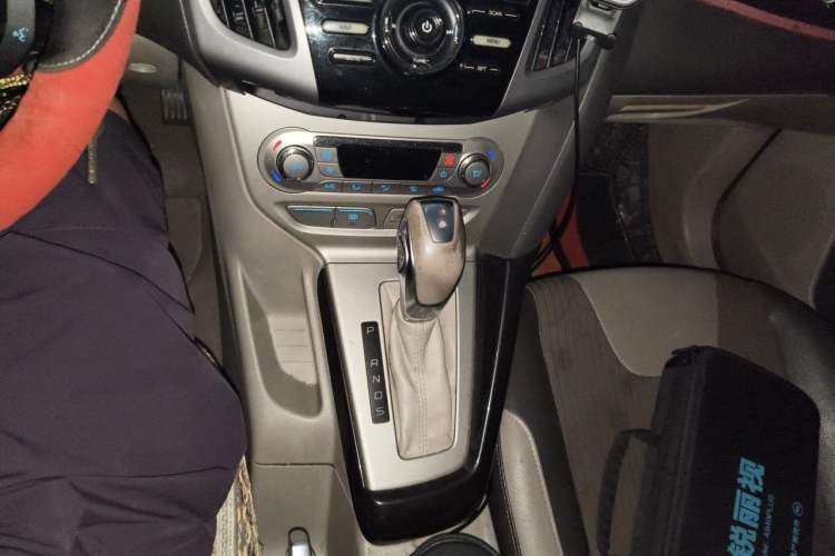 Used Ford Focus 2012 Hatchback 1.6L Automatic Fashion Edition Gear Lever