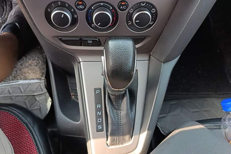Used Ford Focus 2012 Hatchback 1.6L Automatic Comfort Model Gear Lever