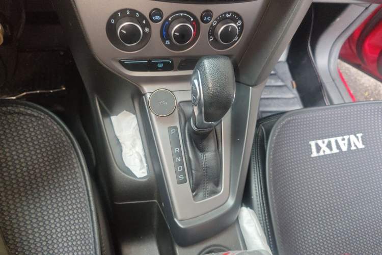 Used Ford Focus 2012 Hatchback 1.6L Automatic Fashion Edition Gear Lever