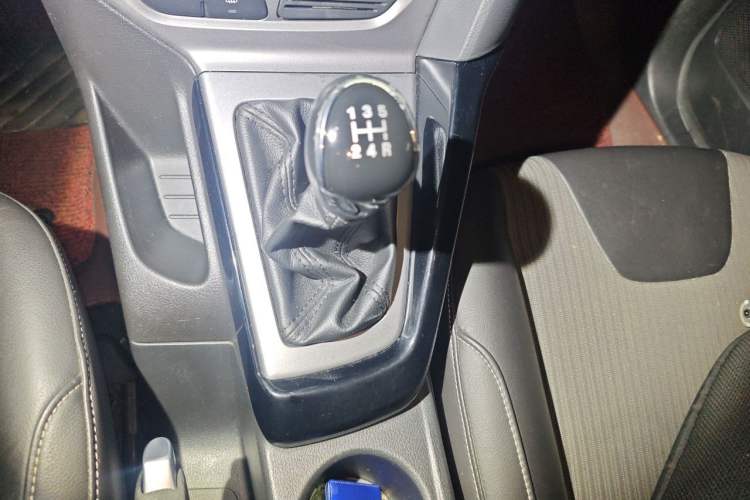 Used Ford Focus 2012 Hatchback 1.6L Manual Fashion Edition Gear Lever