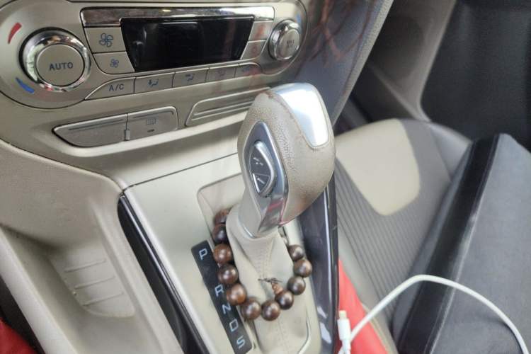 Used Ford Focus 2012 Hatchback 1.6L Automatic Fashion Edition Gear Lever