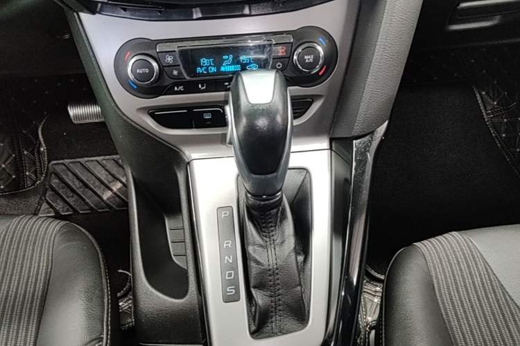 Used Ford Focus 2012 Hatchback 1.6L Automatic Fashion Edition Gear Lever