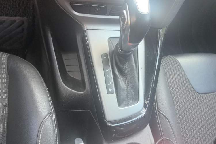 Used Ford Focus 2012 Hatchback 1.6L Automatic Fashion Edition Gear Lever