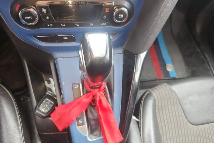 Used Ford Focus 2012 Hatchback 1.6L Automatic Fashion Edition Gear Lever