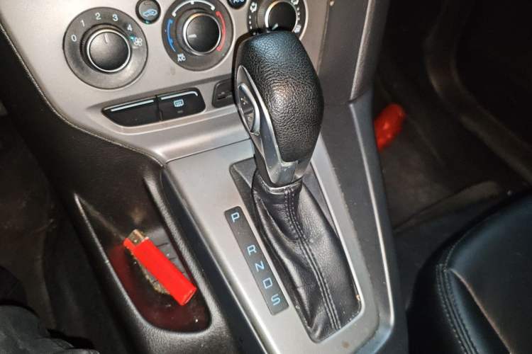 Used Ford Focus 2012 Hatchback 1.6L Automatic Comfort Model Gear Lever