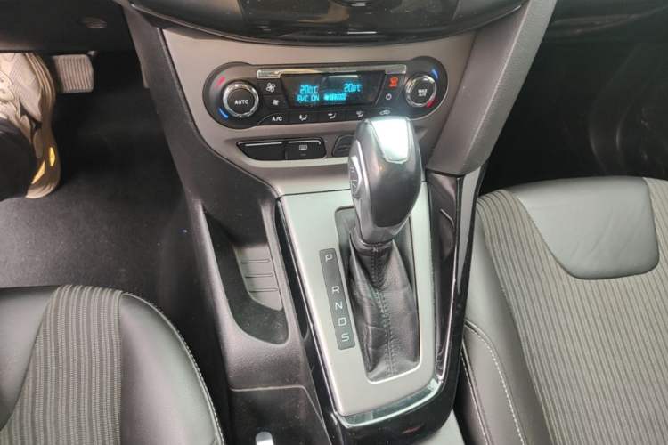 Used Ford Focus 2012 Hatchback 1.6L Automatic Fashion Edition Gear Lever
