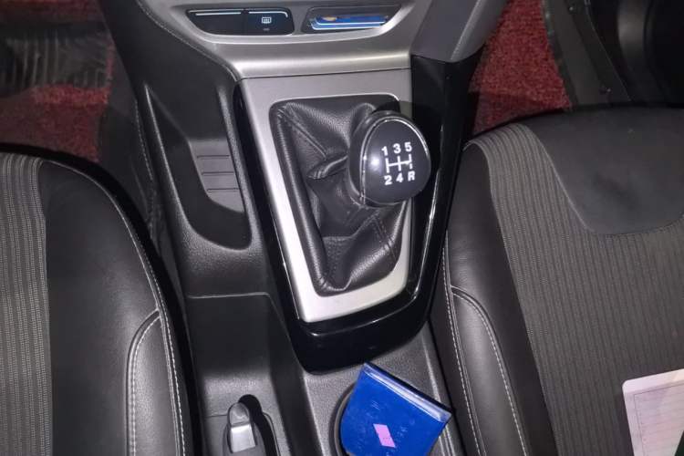 Used Ford Focus 2012 Hatchback 1.6L Manual Fashion Edition Gear Lever