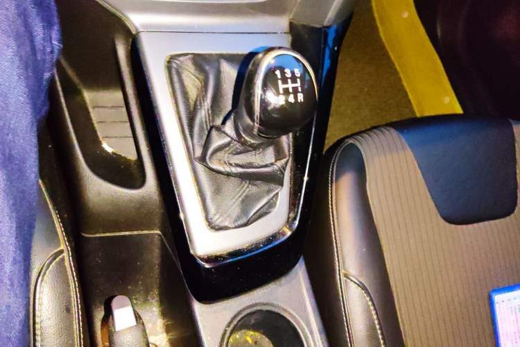 Used Ford Focus 2012 Hatchback 1.6L Manual Fashion Edition Gear Lever
