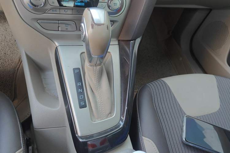 Used Ford Focus 2012 Hatchback 1.6L Automatic Fashion Edition Gear Lever