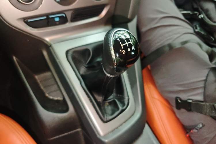 Used Ford Focus 2012 Hatchback 1.6L Manual Comfort Model Gear Lever