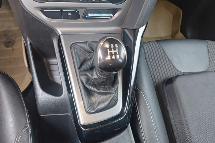 Used Ford Focus 2012 Hatchback 1.6L Manual Fashion Edition Gear Lever