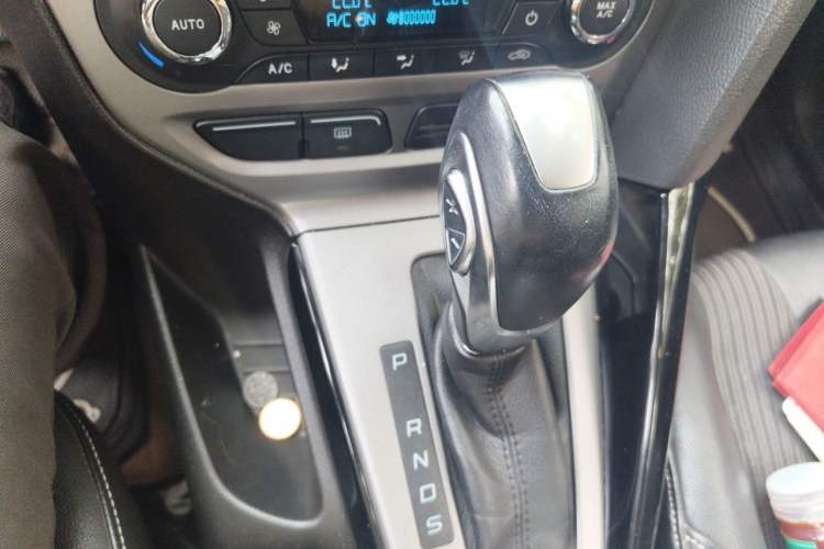Used Ford Focus 2012 Sedan 1.6L Automatic Fashion Edition Gear Lever