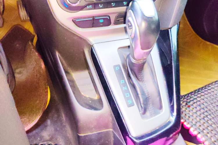 Used Ford Focus 2012 Hatchback 1.6L Automatic Fashion Edition Gear Lever