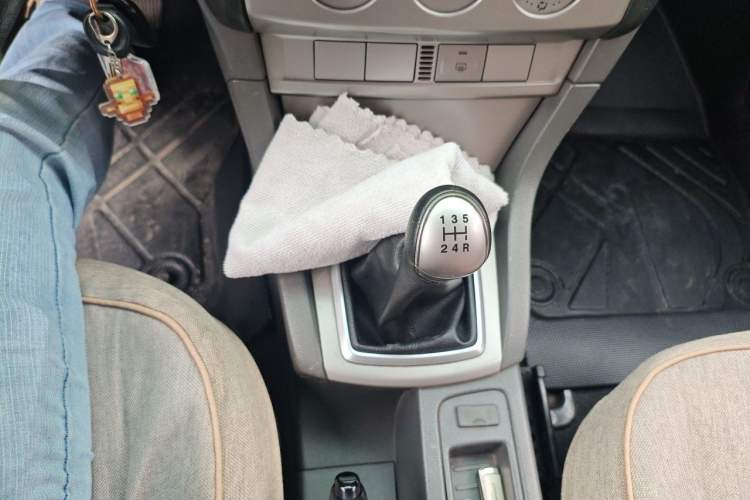 Used Ford Focus 2012 Hatchback Classic 1.8L Manual Fashion Edition Gear Lever