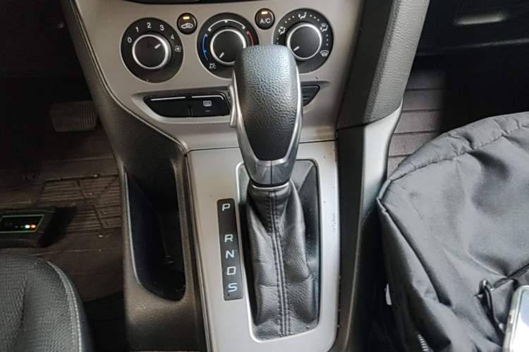 Used Ford Focus 2012 Hatchback 1.6L Automatic Comfort Model Gear Lever