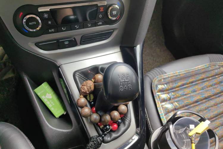 Used Ford Focus 2012 Hatchback 1.6L Manual Fashion Edition Gear Lever
