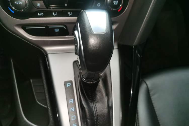 Used Ford Focus 2012 Hatchback 1.6L Automatic Fashion Edition Gear Lever