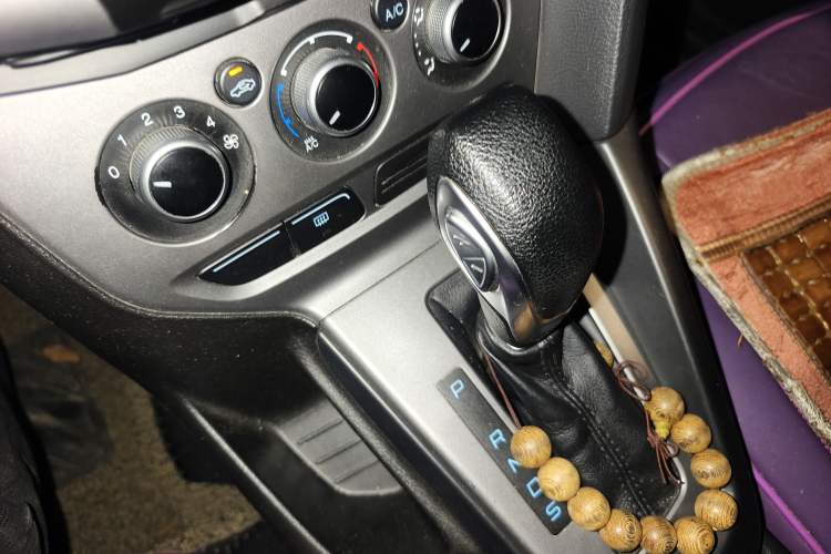 Used Ford Focus 2012 Hatchback 1.6L Automatic Comfort Model Gear Lever