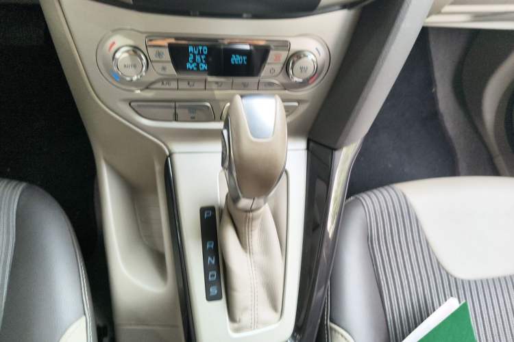 Used Ford Focus 2012 Hatchback 1.6L Automatic Fashion Edition Gear Lever