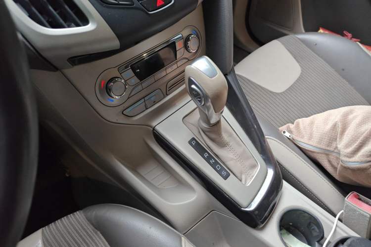 Used Ford Focus 2012 Hatchback 1.6L Automatic Fashion Edition Gear Lever