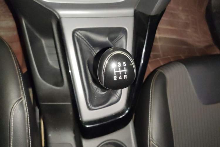 Used Ford Focus 2012 Hatchback 1.6L Manual Fashion Edition Gear Lever