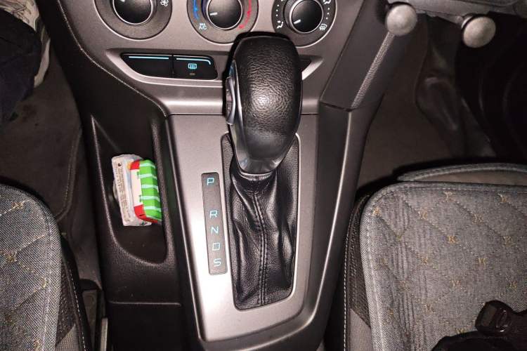 Used Ford Focus 2012 Hatchback 1.6L Automatic Comfort Model Gear Lever