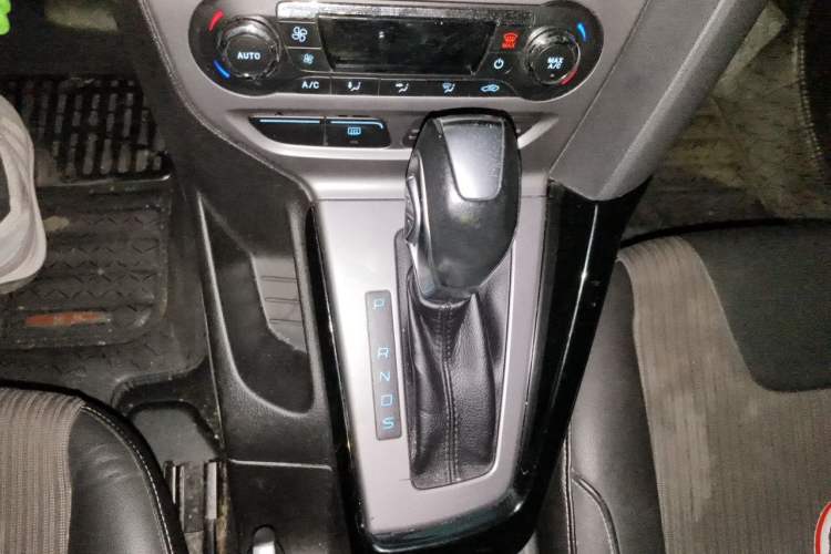 Used Ford Focus 2012 Hatchback 1.6L Automatic Comfort Model Gear Lever