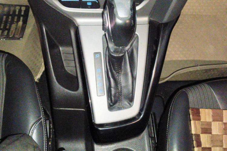 Used Ford Focus 2012 Sedan 1.6L Automatic Fashion Edition Gear Lever