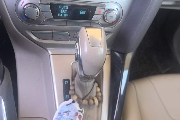Used Ford Focus 2012 Sedan 1.6L Automatic Prestige Model Gear Lever