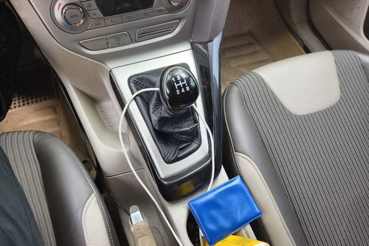Used Ford Focus 2012 Sedan 1.6L Manual Fashion Edition Gear Lever