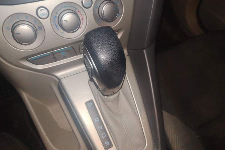 Used Ford Focus 2012 Sedan 1.6L Automatic Comfort Model Gear Lever