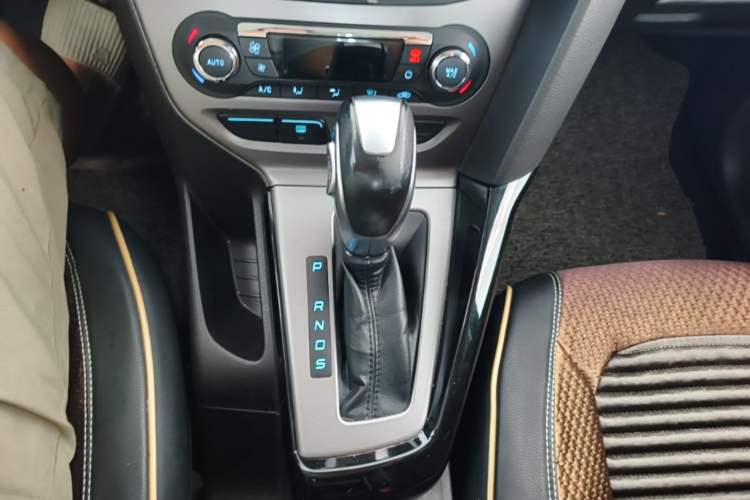 Used Ford Focus 2012 Hatchback 1.6L Automatic Fashion Edition Gear Lever