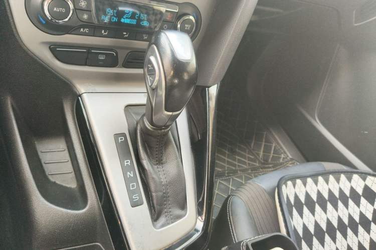 Used Ford Focus 2012 Hatchback 1.6L Automatic Fashion Edition Gear Lever
