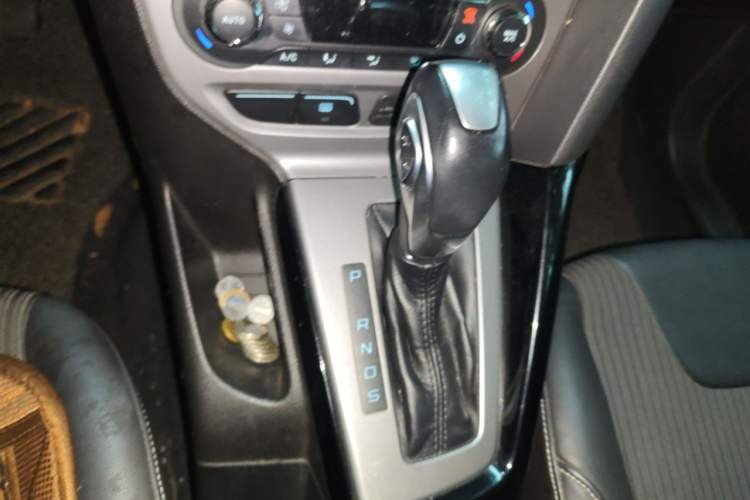 Used Ford Focus 2012 Sedan 1.6L Automatic Fashion Edition Gear Lever