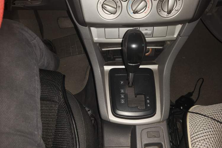 Used Ford Focus 2012 Hatchback Classic 1.8L Automatic Base Model Gear Lever