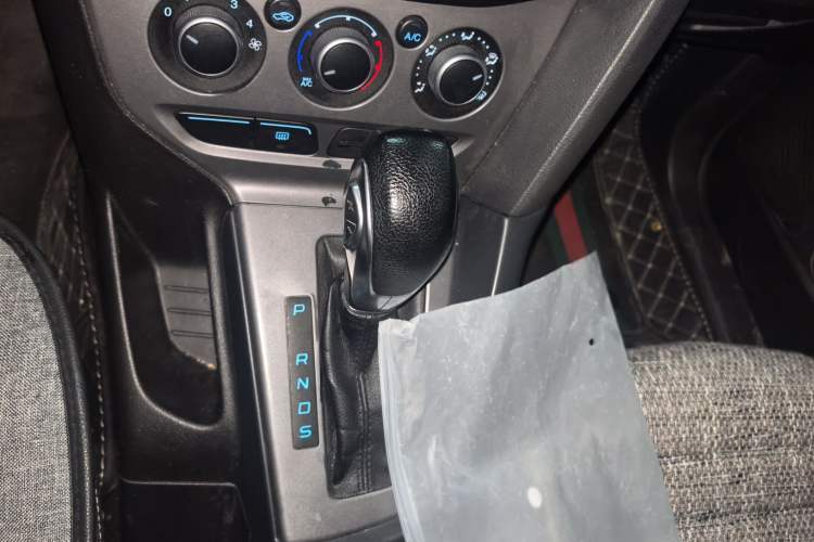 Used Ford Focus 2012 Hatchback 1.6L Automatic Comfort Model Gear Lever
