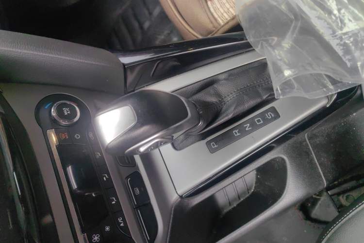 Used Ford Focus 2012 Hatchback 1.6L Automatic Fashion Edition Gear Lever