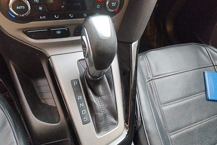 Used Ford Focus 2012 Sedan 1.6L Automatic Fashion Edition Gear Lever