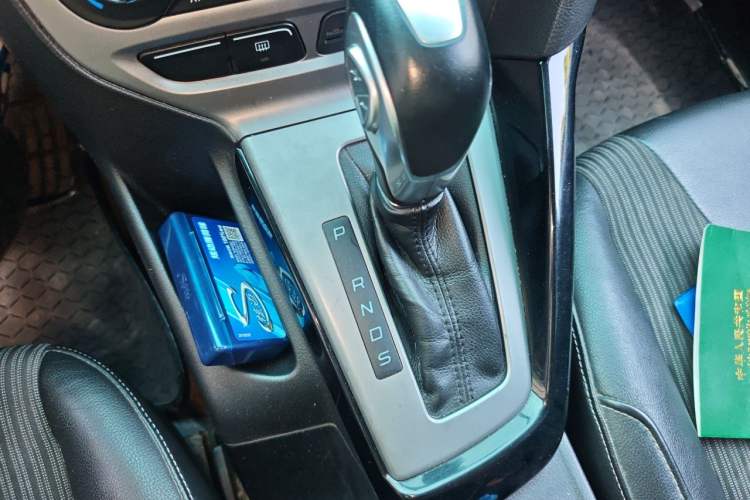 Used Ford Focus 2012 Sedan 1.6L Automatic Fashion Edition Gear Lever