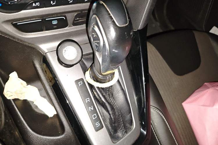 Used Ford Focus 2012 Hatchback 1.6L Automatic Fashion Edition Gear Lever