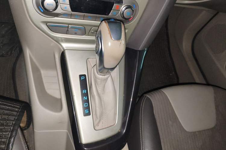 Used Ford Focus 2012 Hatchback 1.6L Automatic Fashion Edition Gear Lever