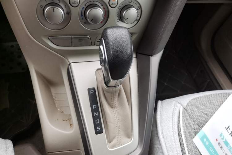 Used Ford Focus 2012 Sedan 1.6L Automatic Comfort Model Gear Lever