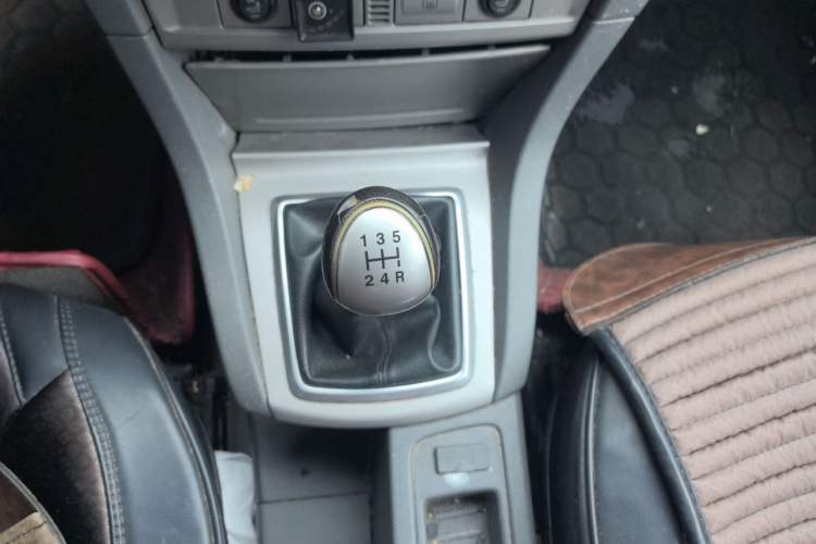 Used Ford Focus 2012 Hatchback Classic 1.8L Manual Base Model Gear Lever