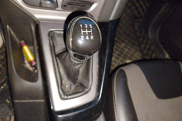 Used Ford Focus 2012 Sedan 1.6L Manual Fashion Edition Gear Lever