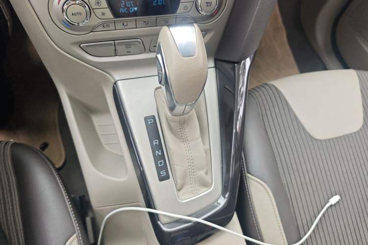 Used Ford Focus 2012 Hatchback 1.6L Automatic Fashion Edition Gear Lever